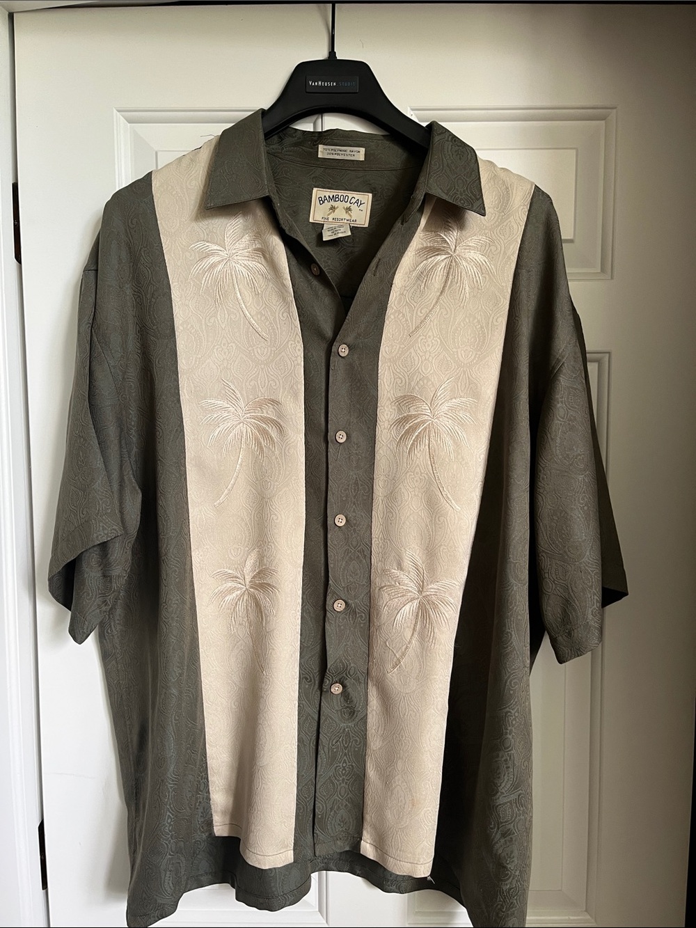 BAMBOO CAY Olive and Cream Short-Sleeve Button-Down Shirt